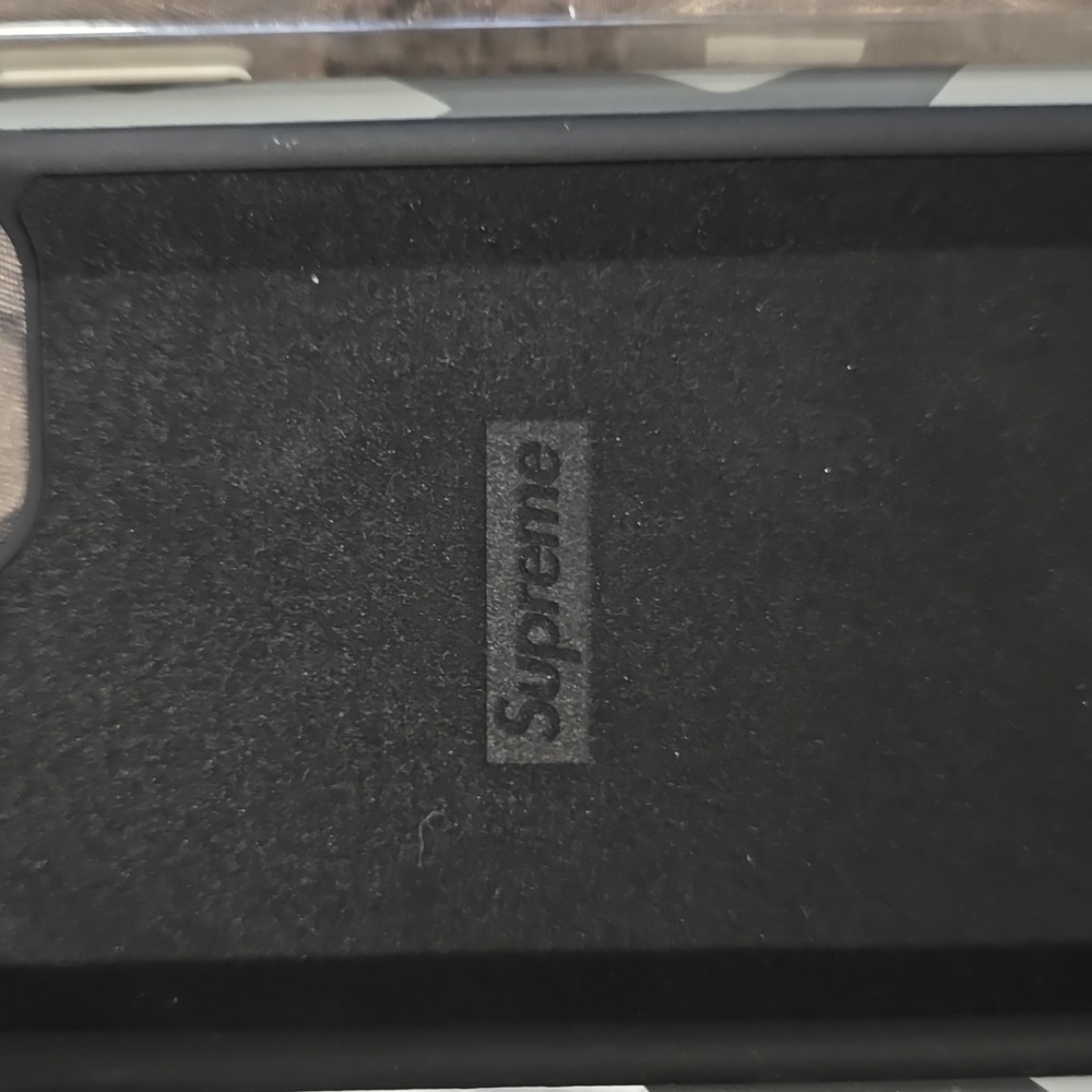 Supreme iPhone 11 Pro Case - Picture 3 of 9